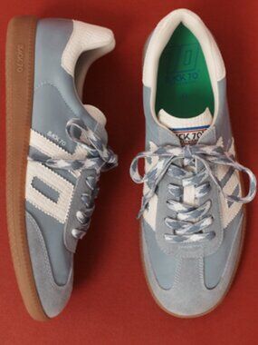 NEW Back 70 Ghost Sneaker in Box Sky EU 36